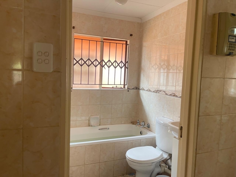 2 Bedroom Property for Sale in Tlhabane West North West